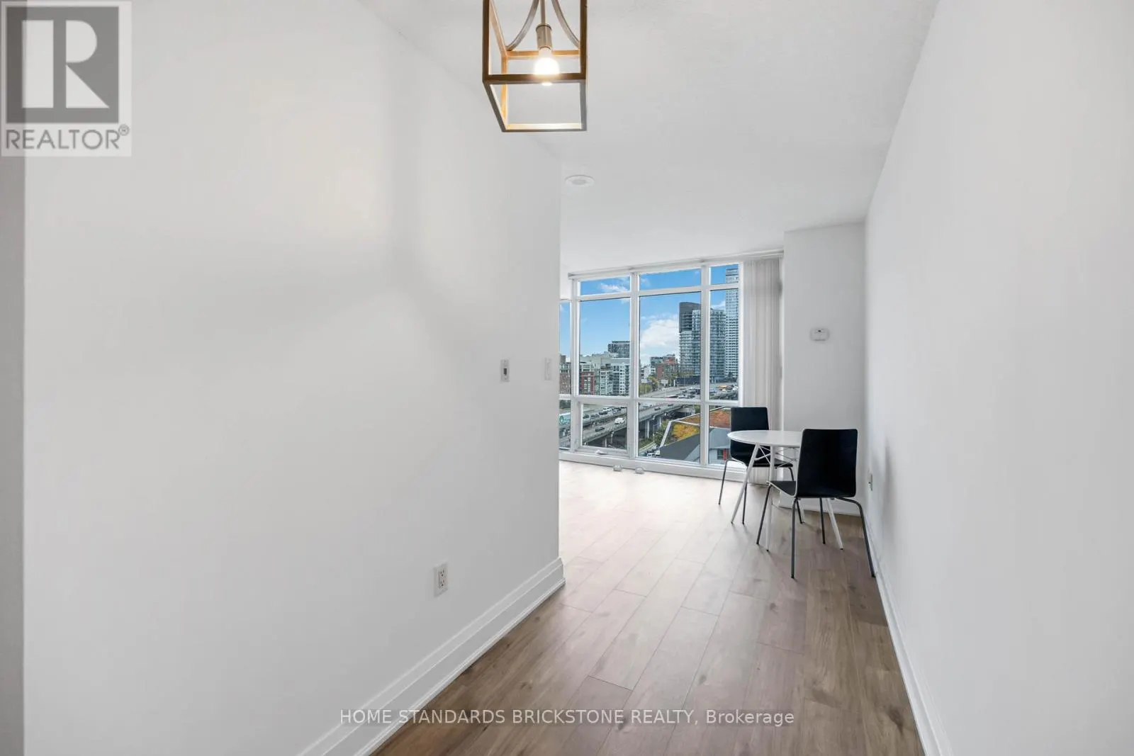 1116 - 11 BRUNEL COURT