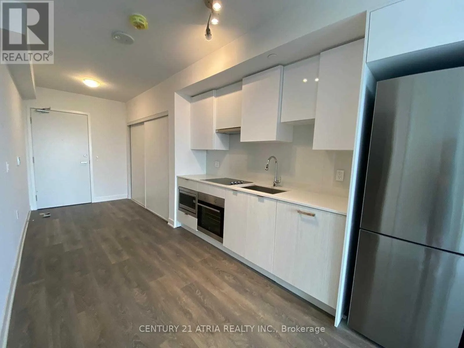 2812 - 99 BROADWAY AVENUE