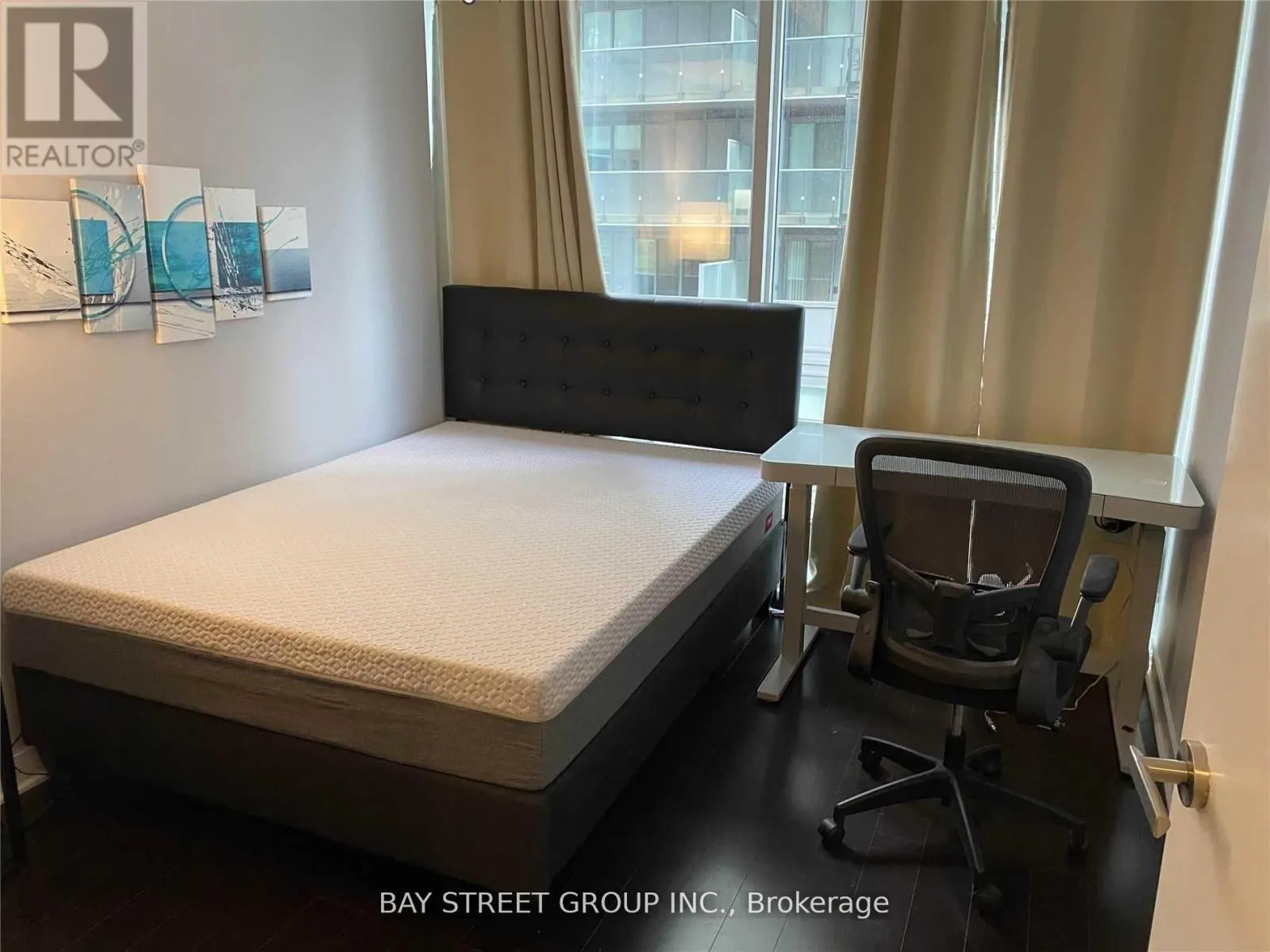 710 - 15 GRENVILLE STREET