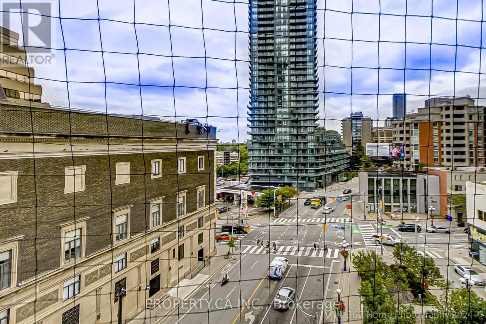 702 - 8 SCOLLARD STREET
