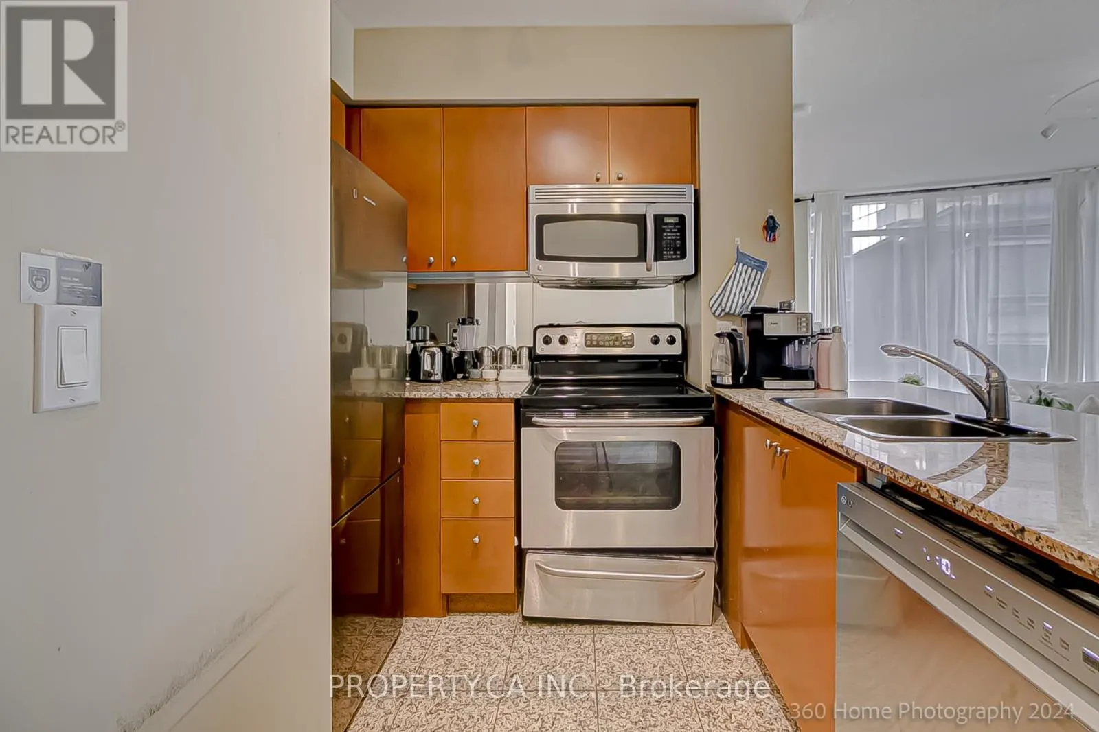 702 - 8 SCOLLARD STREET