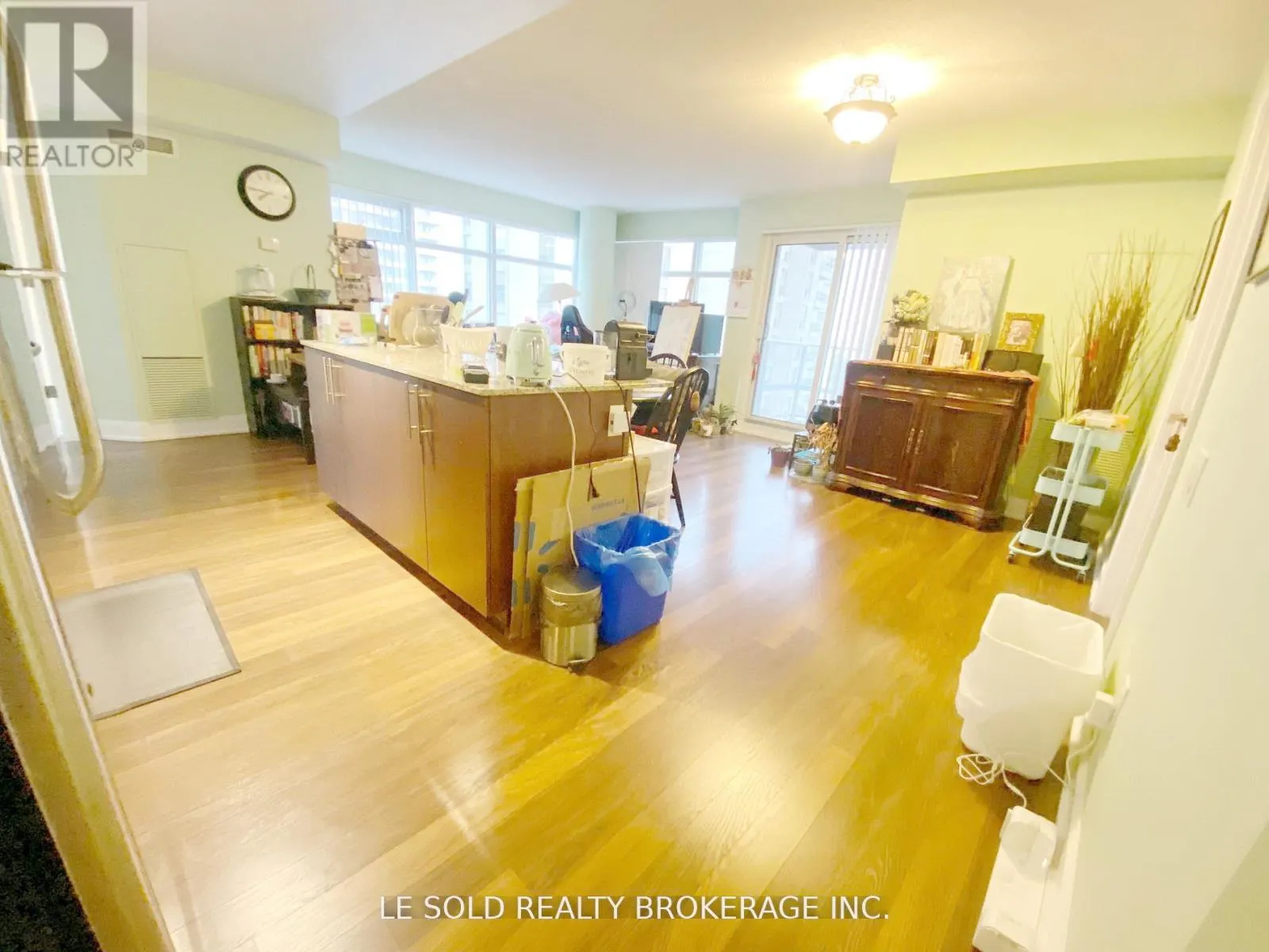 1502 RM - 2191 YONGE STREET