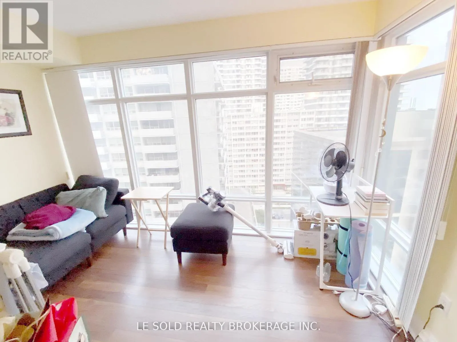 1502 RM - 2191 YONGE STREET