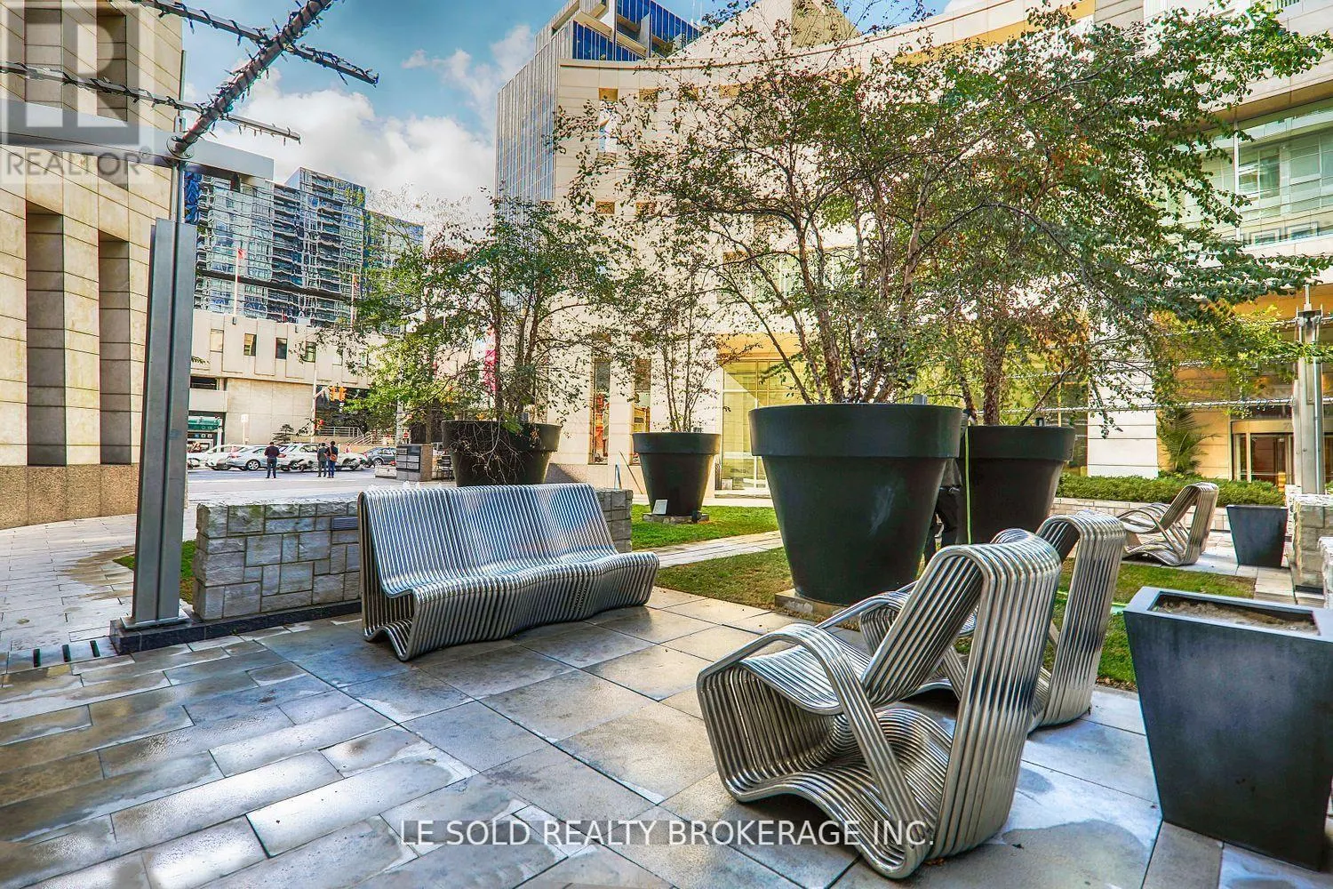 1502 RM - 2191 YONGE STREET