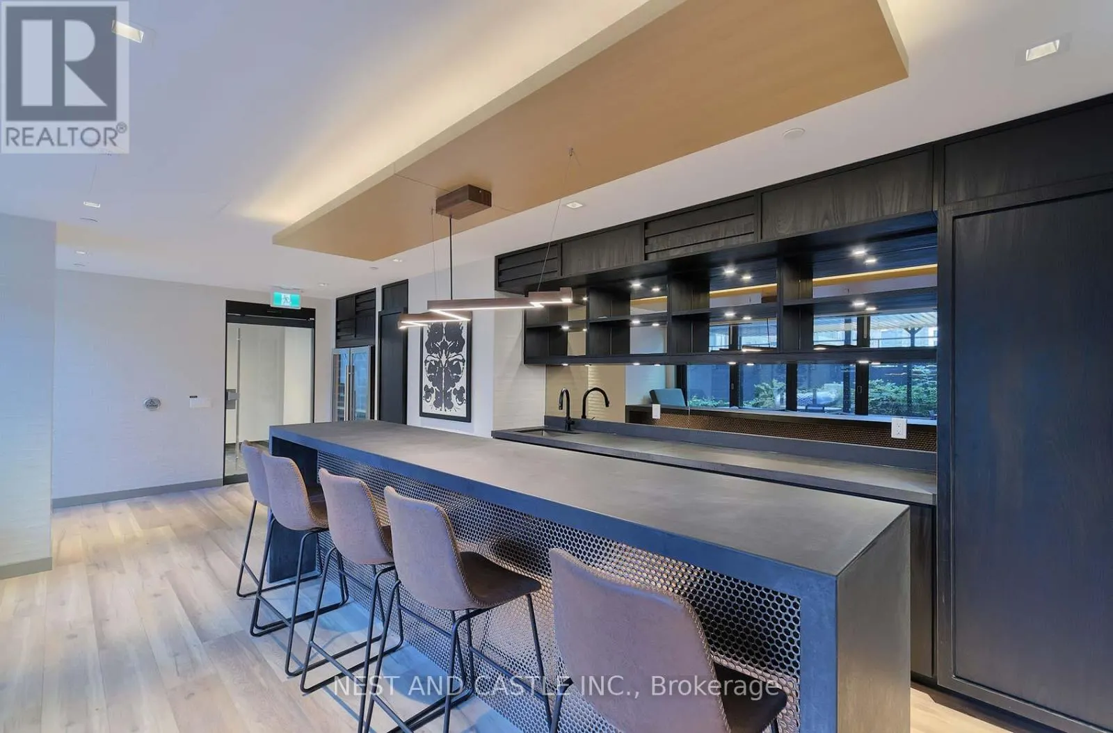 4104 - 327 KING STREET W