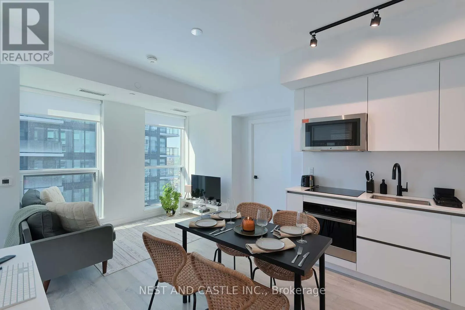 4104 - 327 KING STREET W
