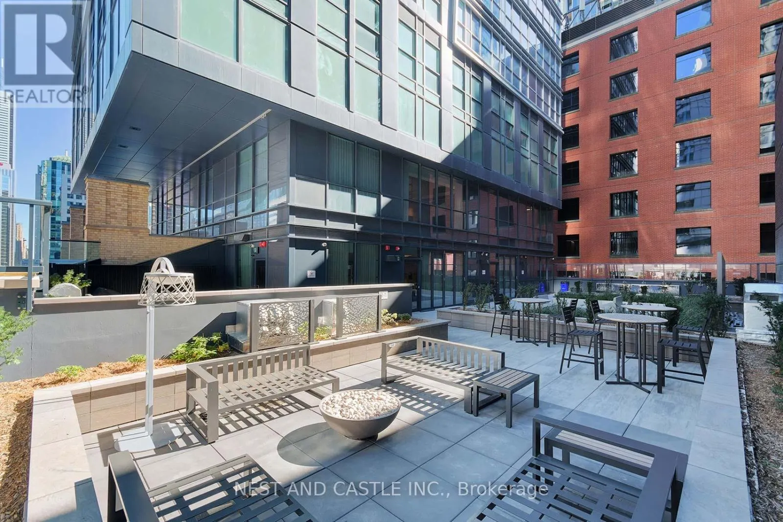 4104 - 327 KING STREET W