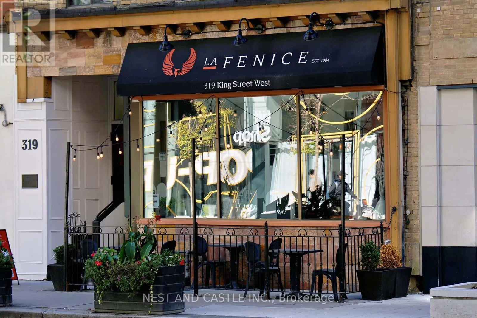 4104 - 327 KING STREET W