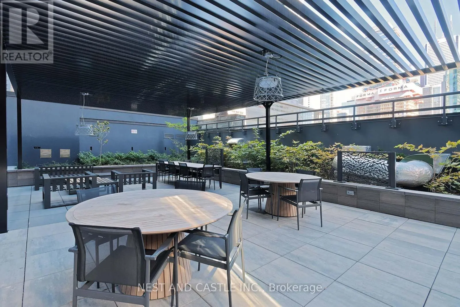 4104 - 327 KING STREET W