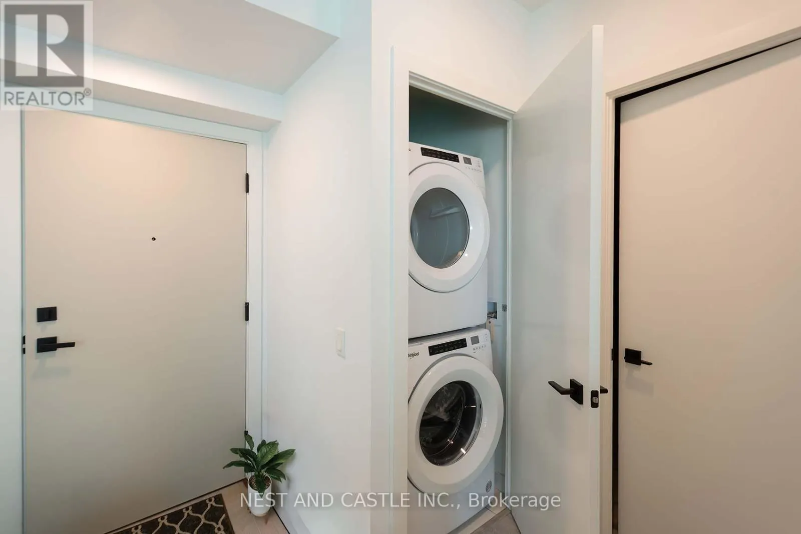 4104 - 327 KING STREET W