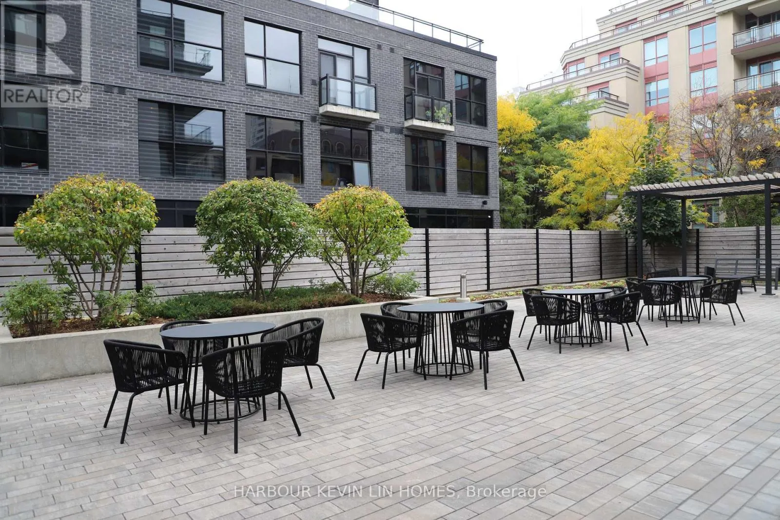 730 - 621 SHEPPARD AVENUE E