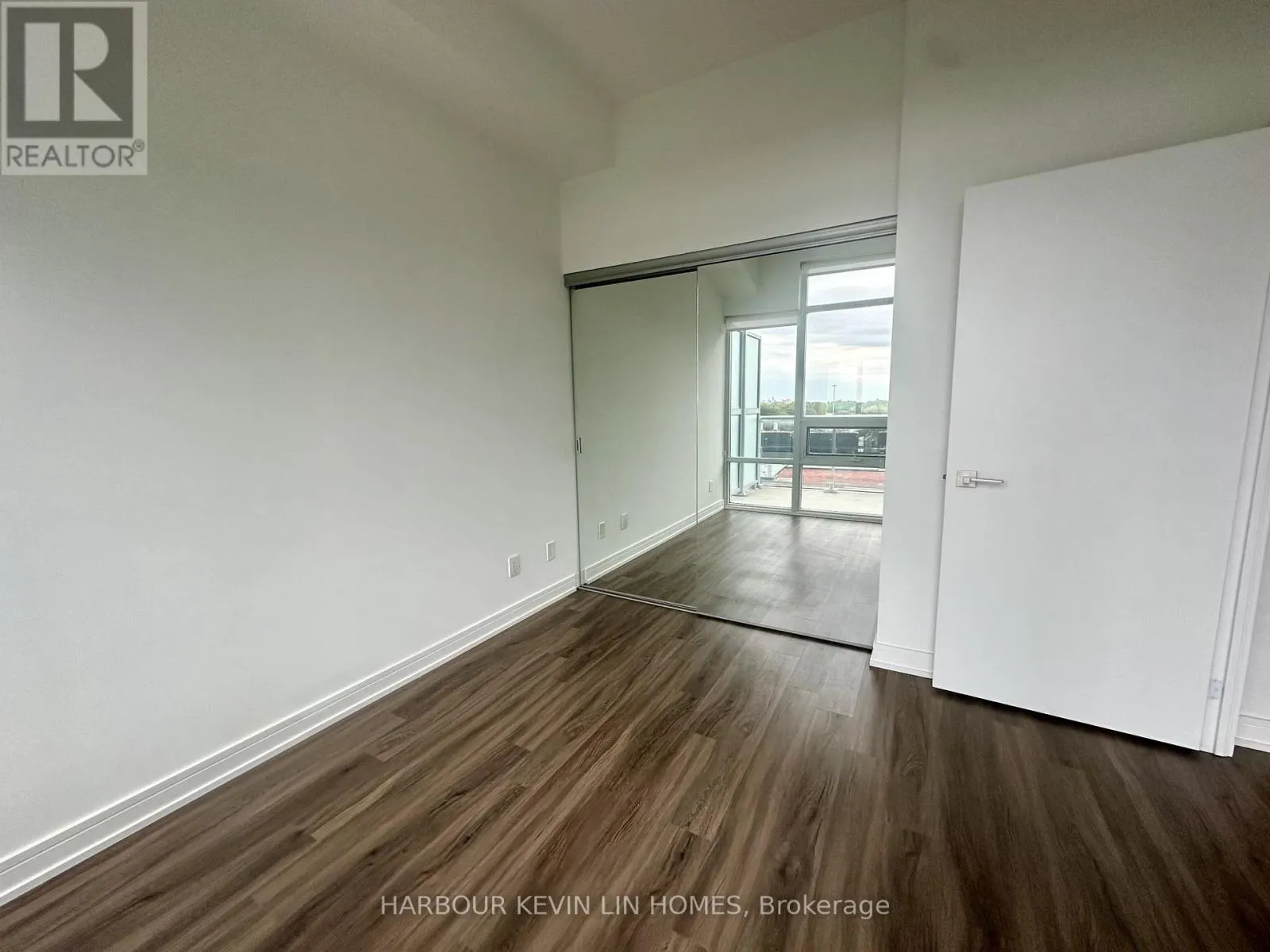 730 - 621 SHEPPARD AVENUE E