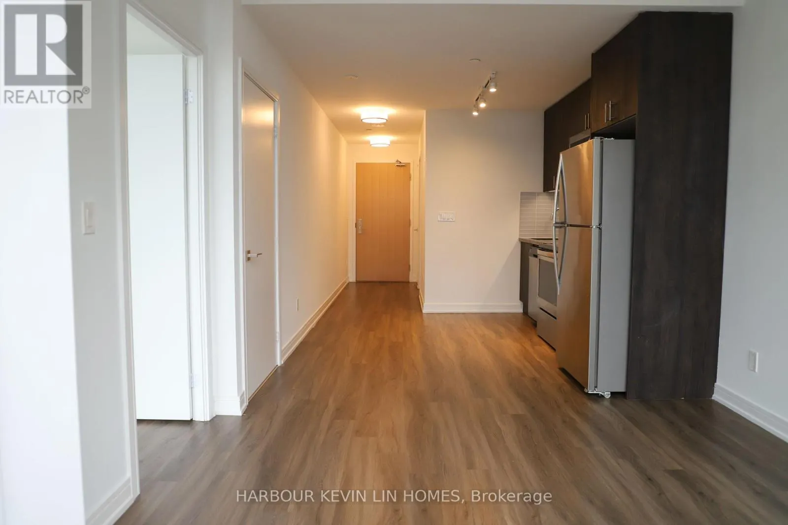 730 - 621 SHEPPARD AVENUE E