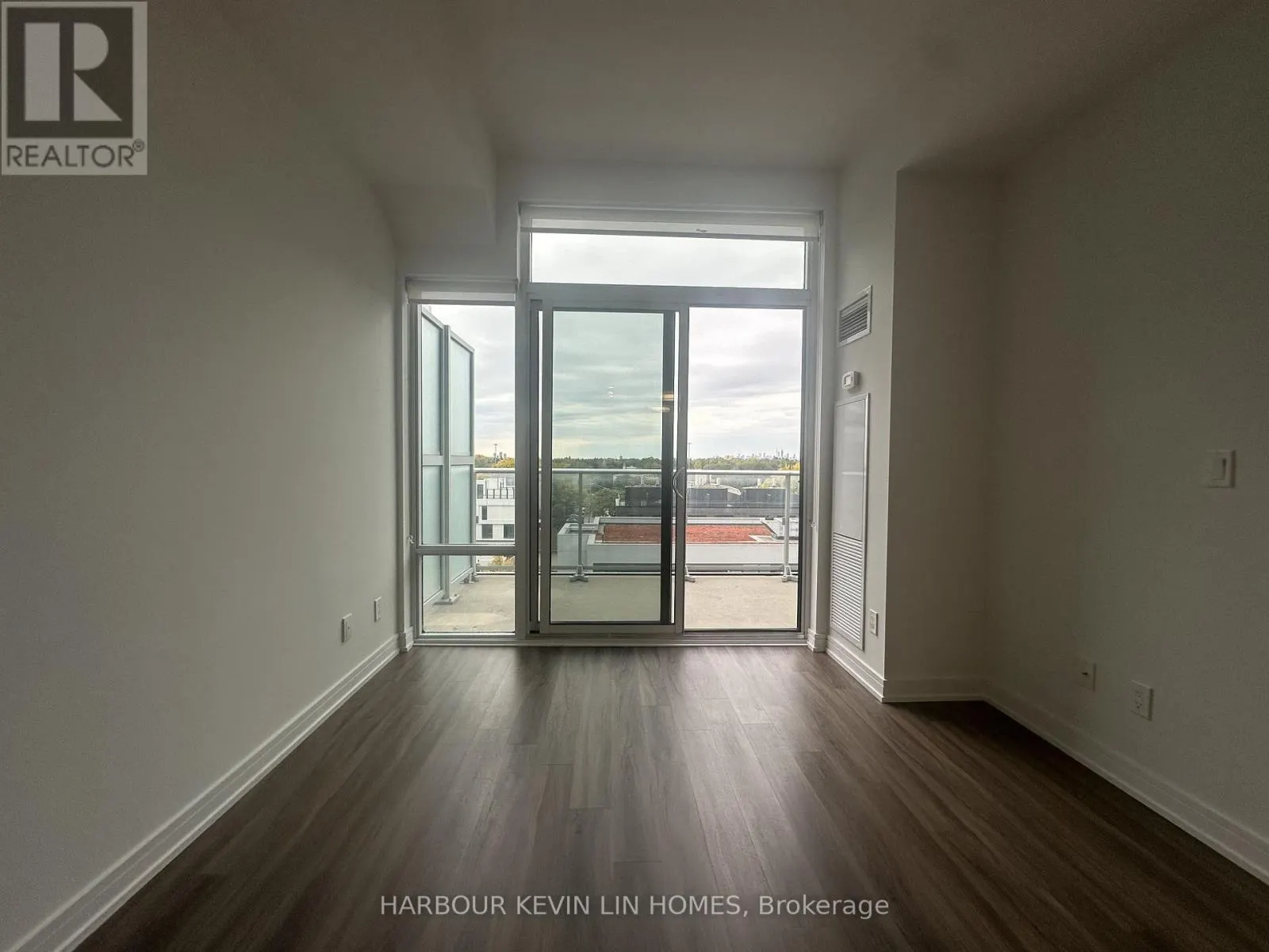 730 - 621 SHEPPARD AVENUE E