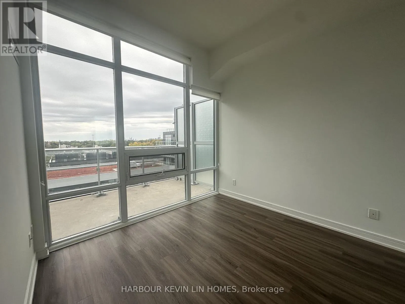 730 - 621 SHEPPARD AVENUE E