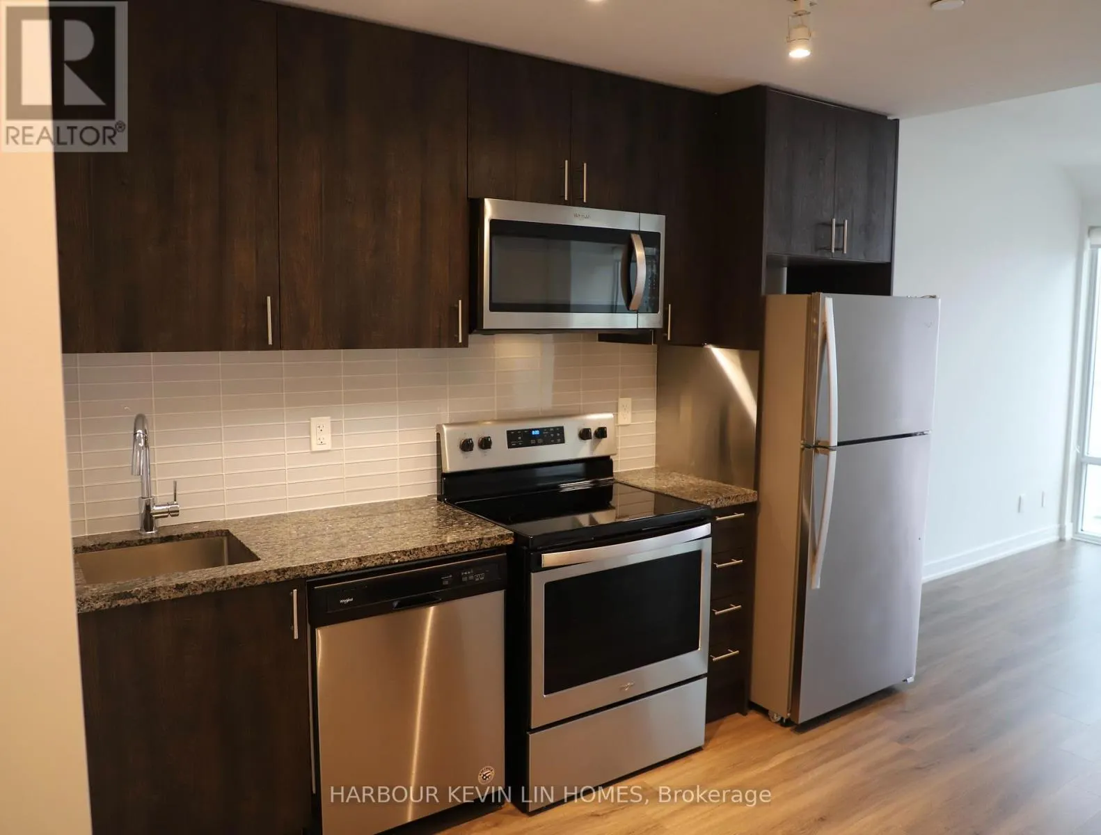 730 - 621 SHEPPARD AVENUE E