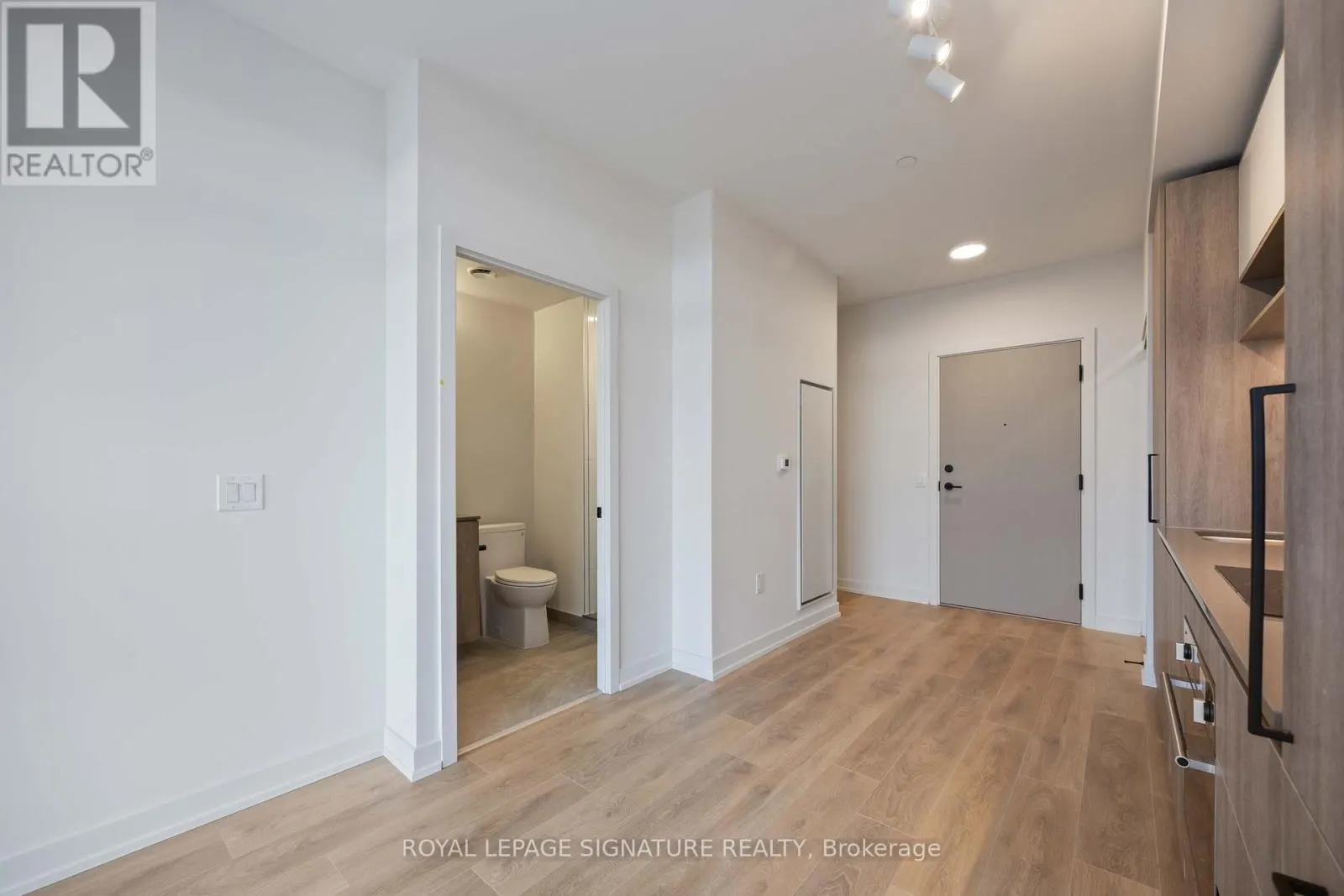 1505 - 181 STERLING ROAD