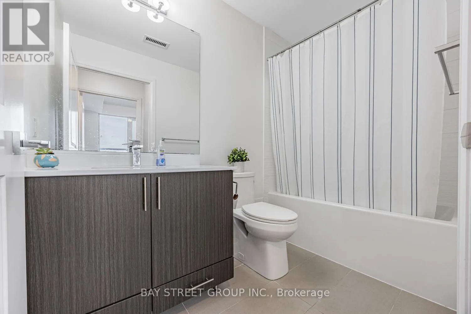 317 - 591 SHEPPARD AVENUE E