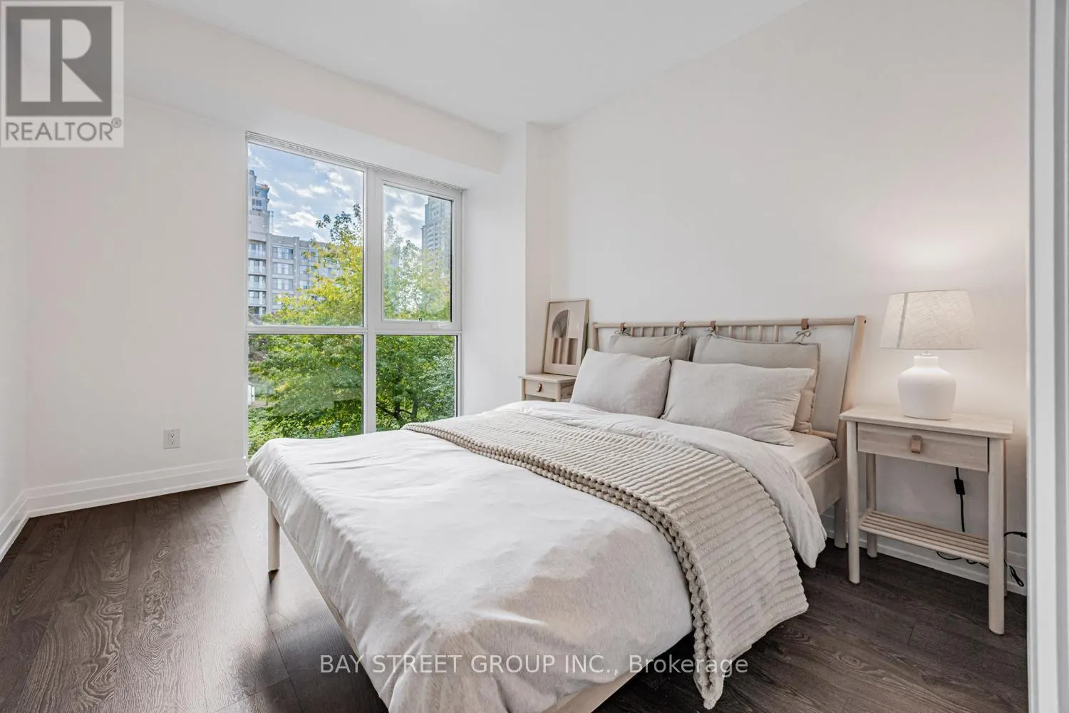 317 - 591 SHEPPARD AVENUE E