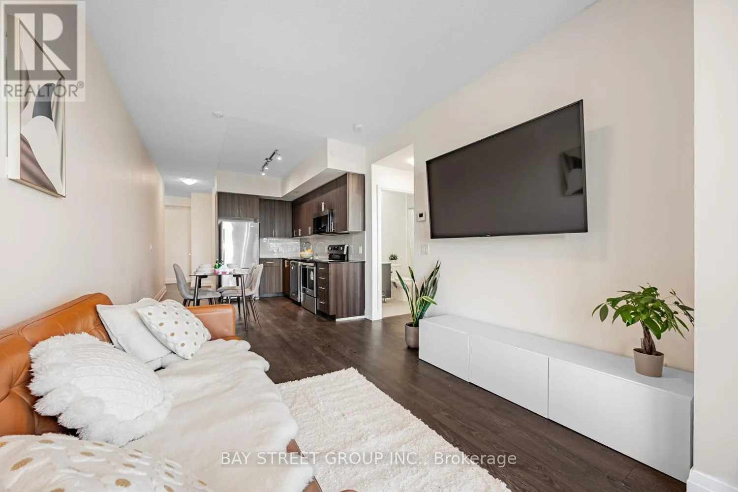 317 - 591 SHEPPARD AVENUE E