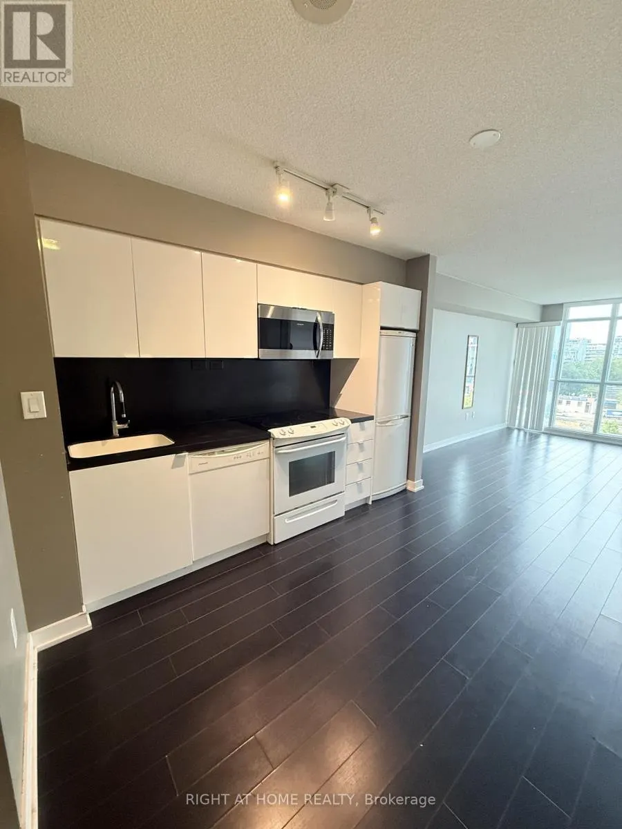 740 - 15 ICEBOAT TERRACE
