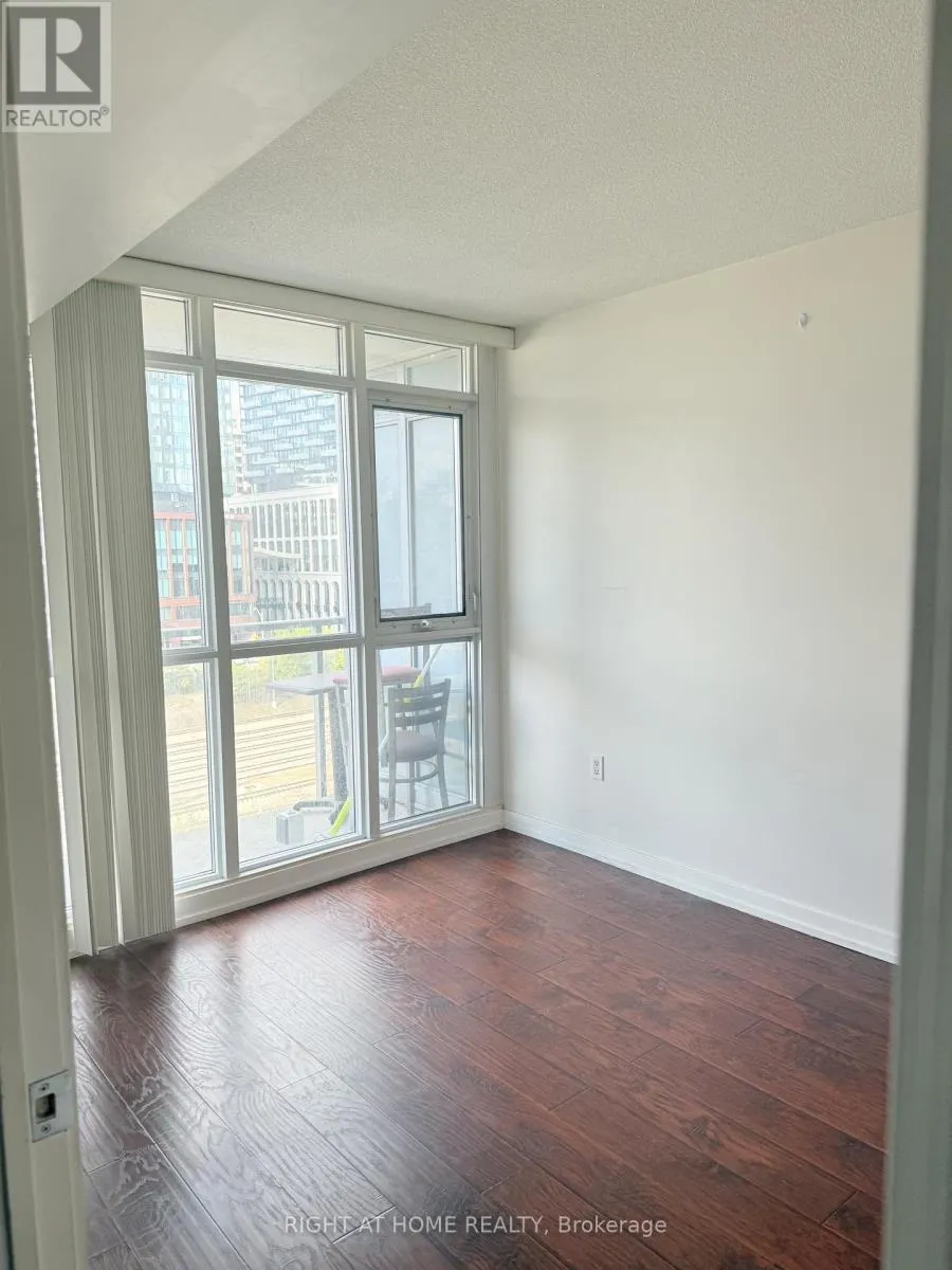 740 - 15 ICEBOAT TERRACE