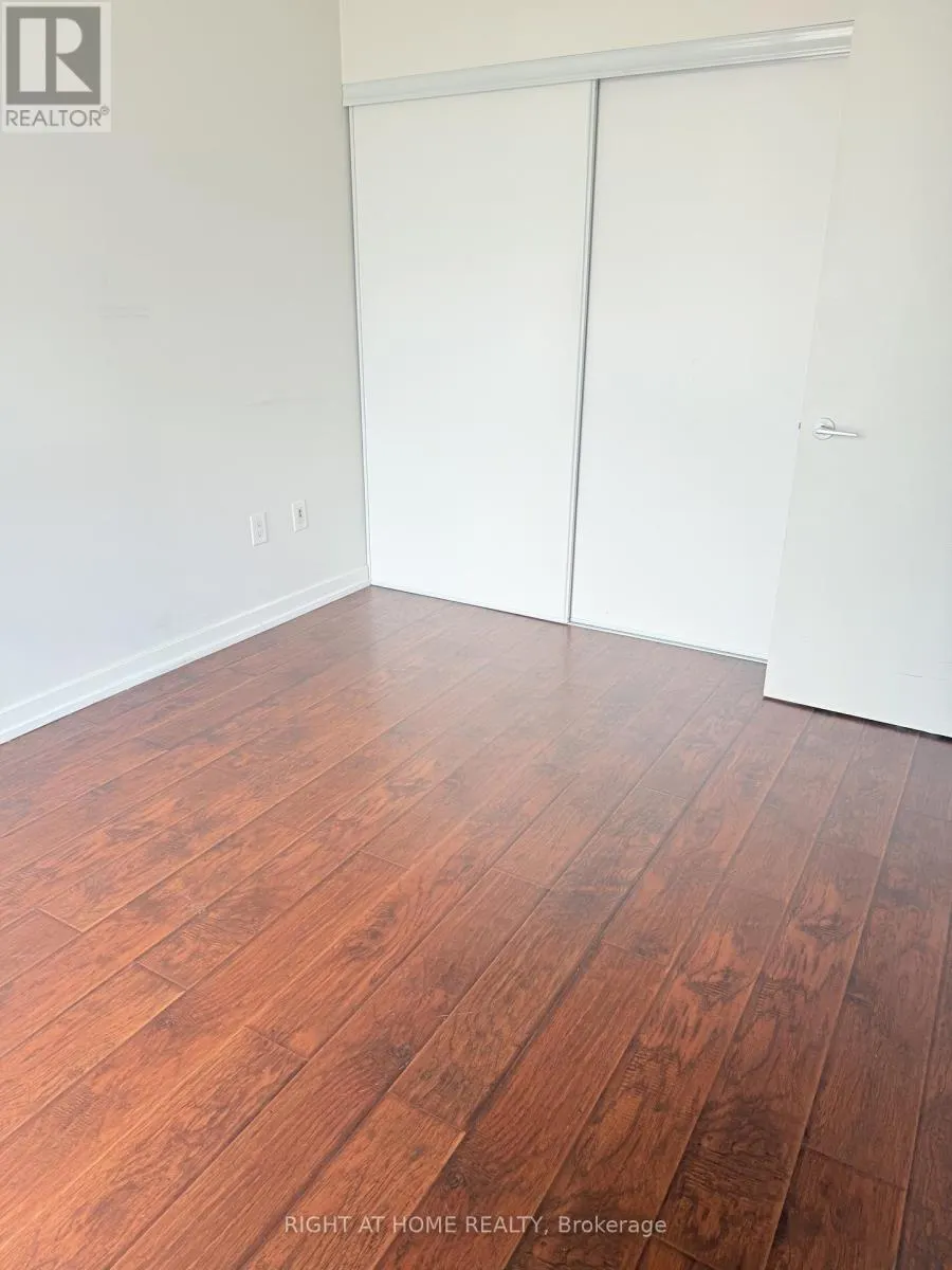 740 - 15 ICEBOAT TERRACE