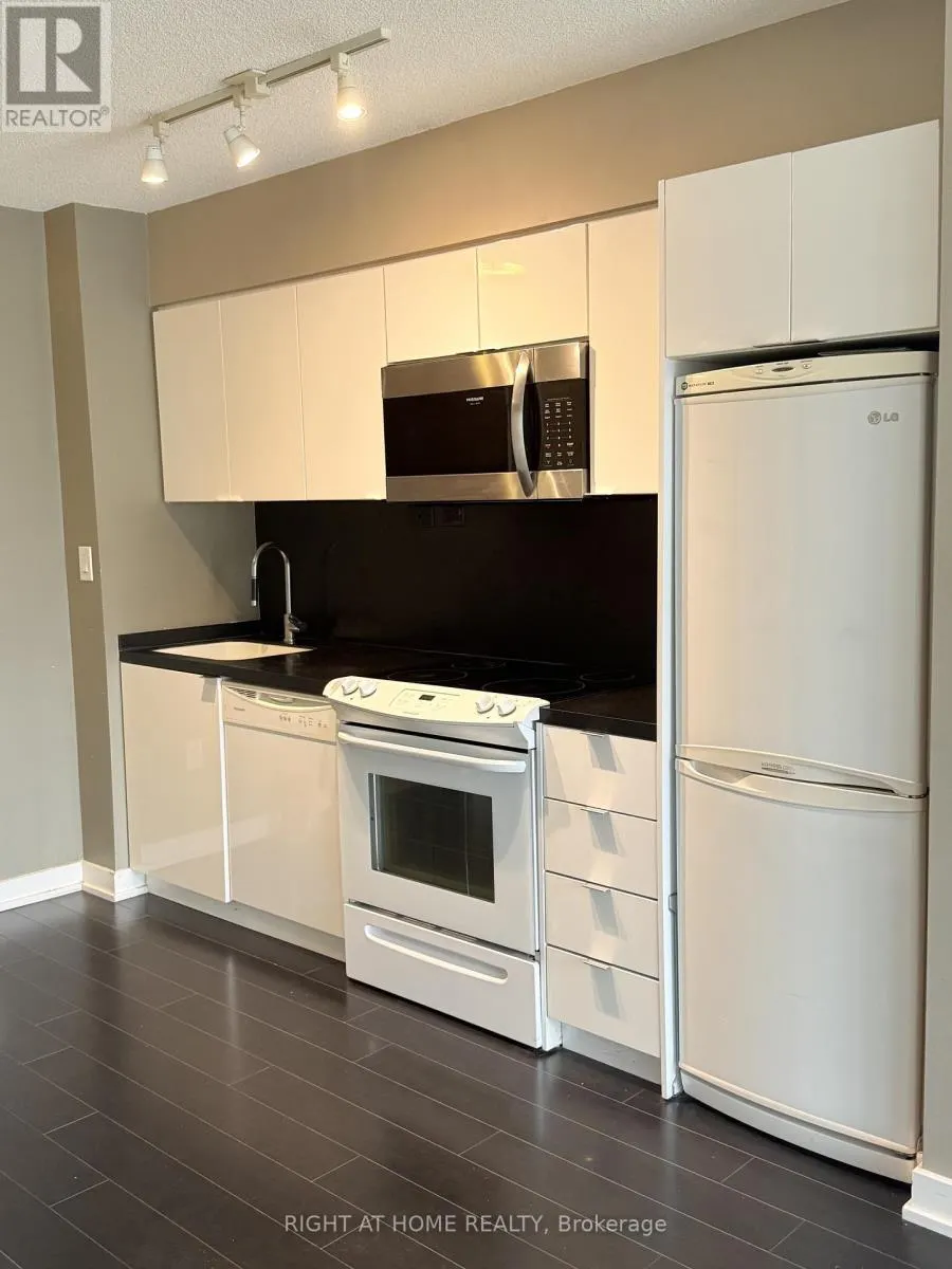 740 - 15 ICEBOAT TERRACE