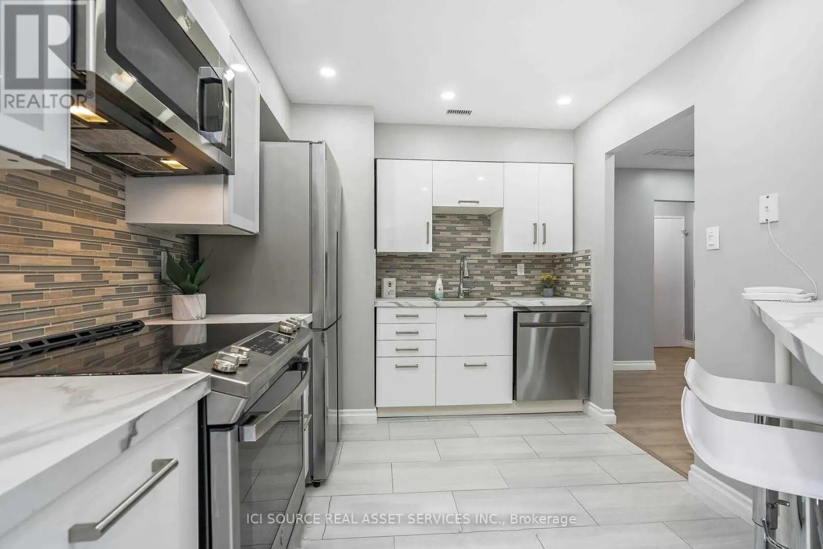 1102 - 5795 YONGE STREET