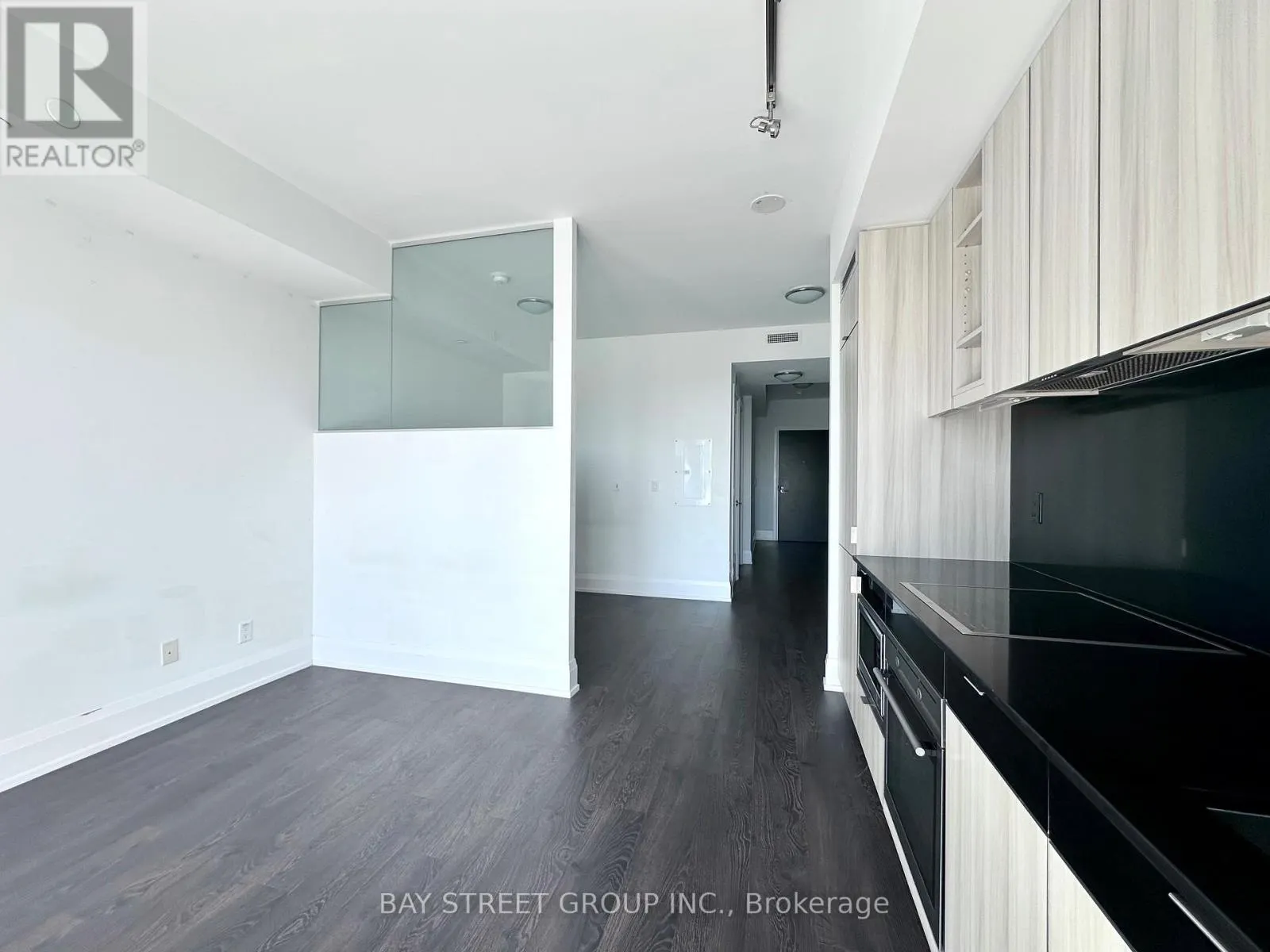 2006 - 101 ERSKINE AVENUE