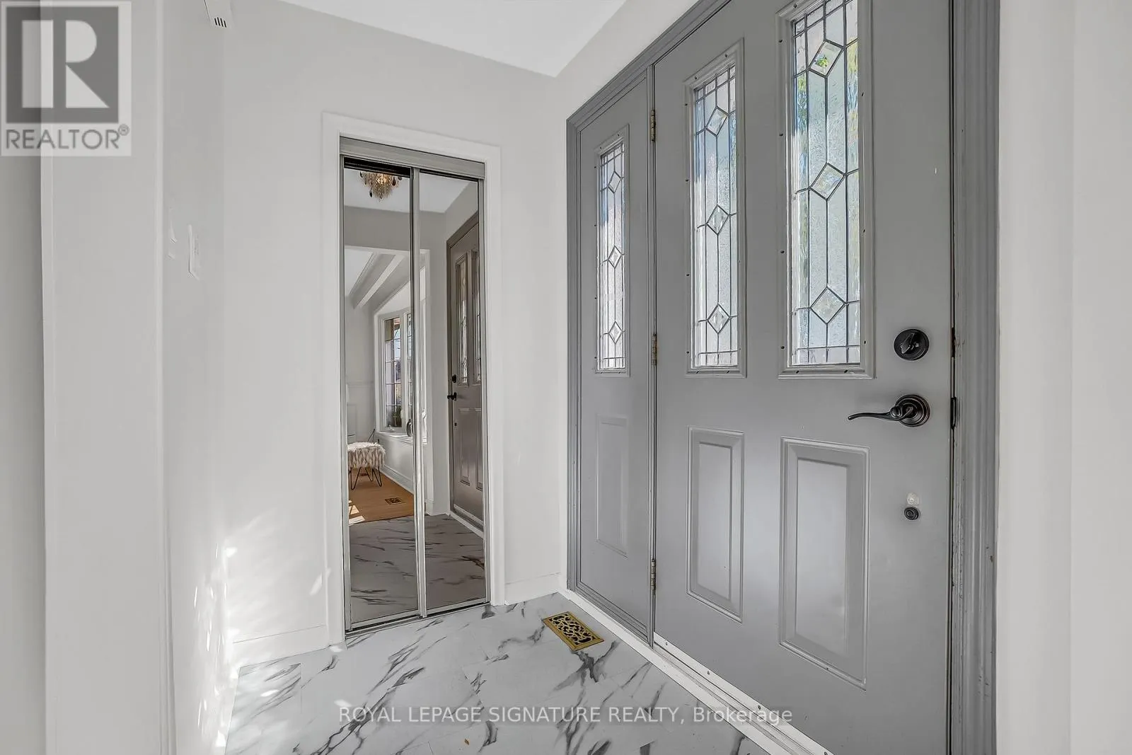 12 SLIDELL CRESCENT