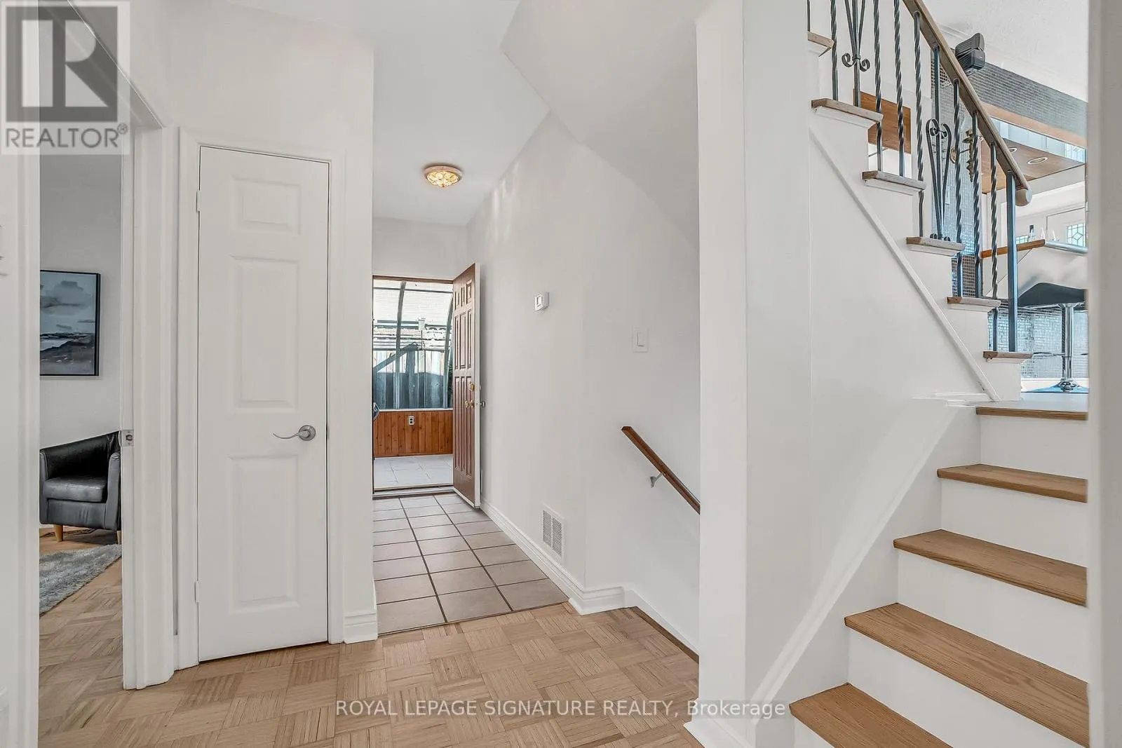 12 SLIDELL CRESCENT
