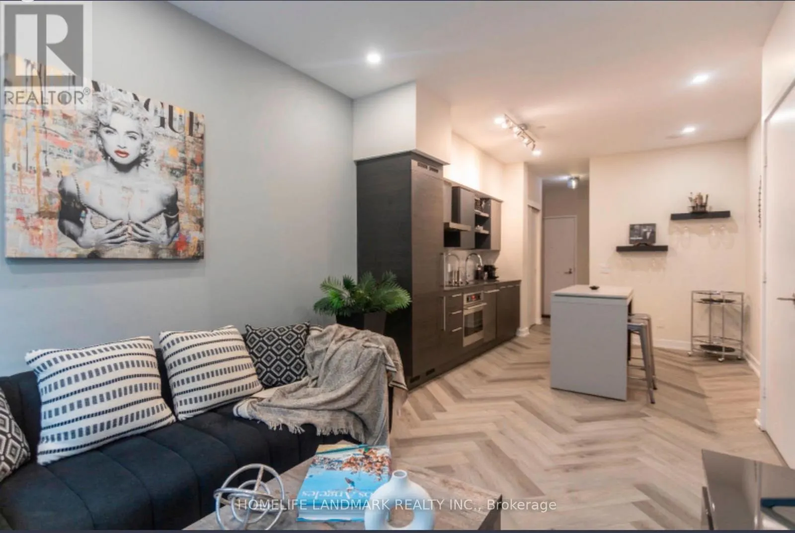 228 - 1030 KING STREET W