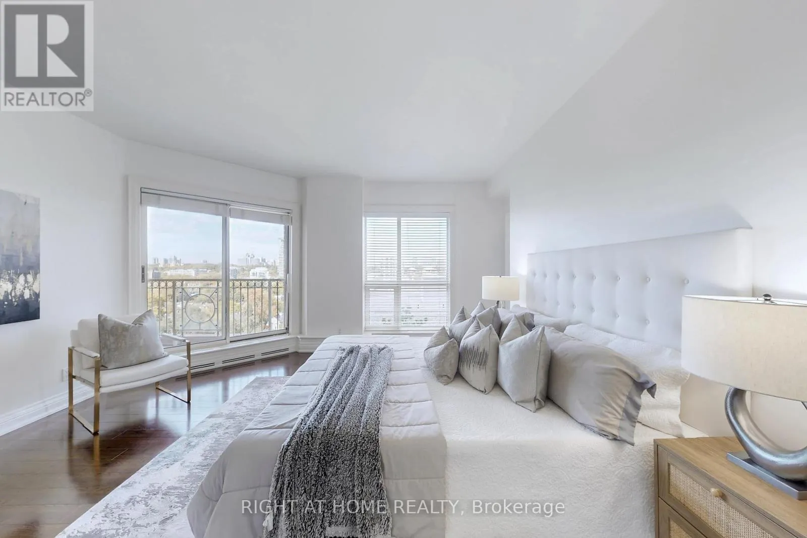 1201 - 38 AVENUE ROAD