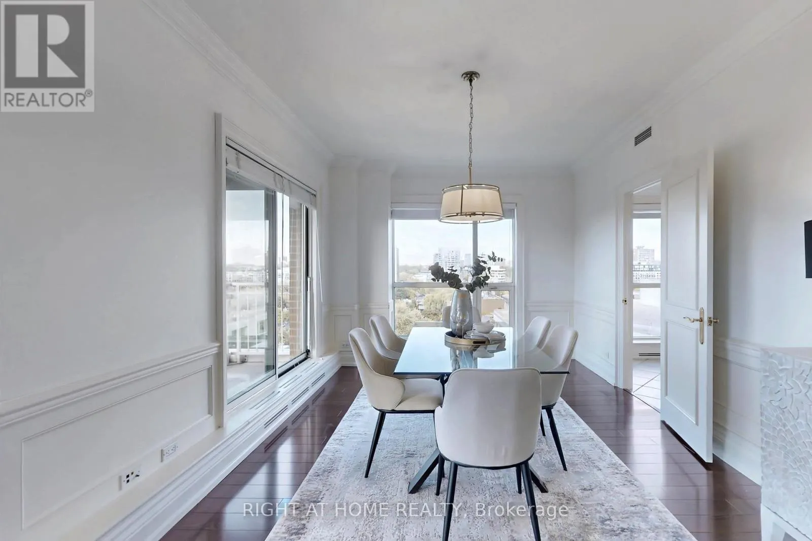 1201 - 38 AVENUE ROAD