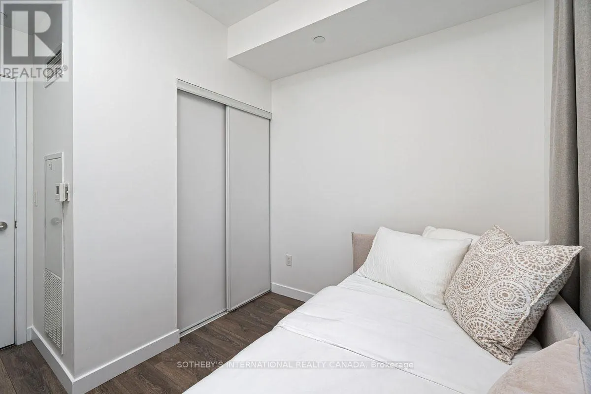 4211 - 8 EGLINTON AVENUE E