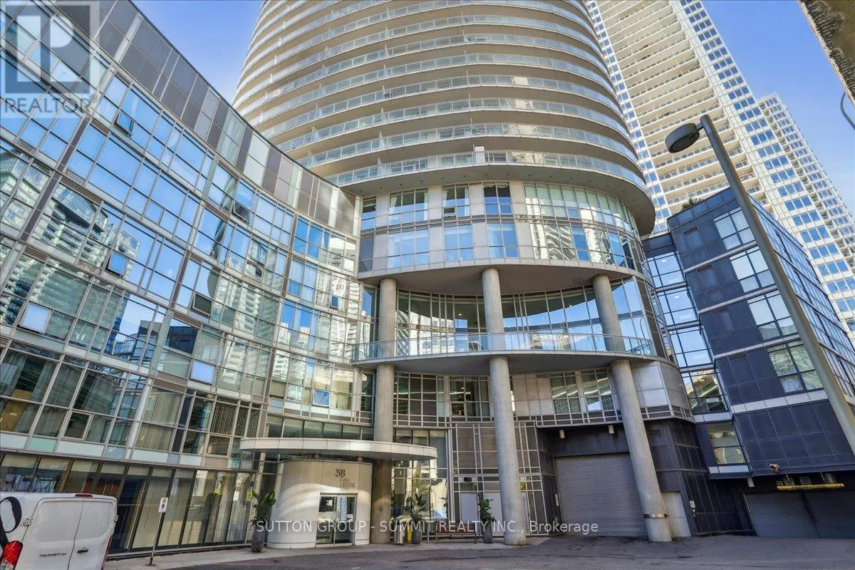 515 - 38 DAN LECKIE WAY