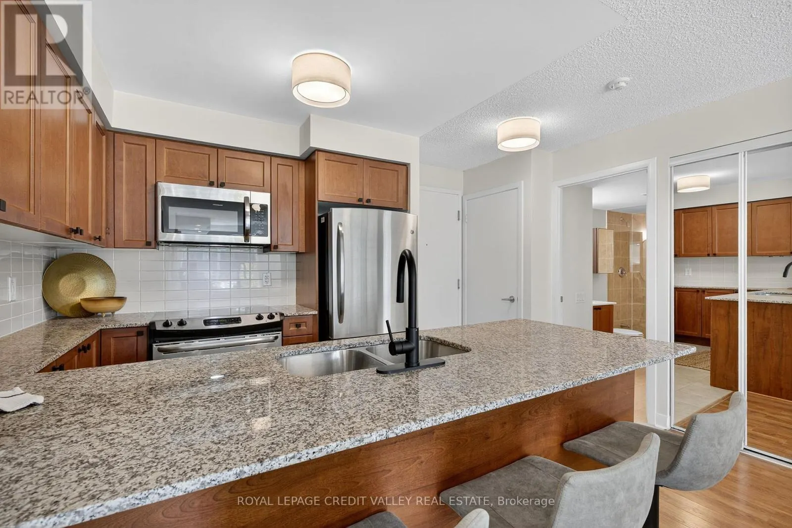 334 - 525 WILSON AVENUE