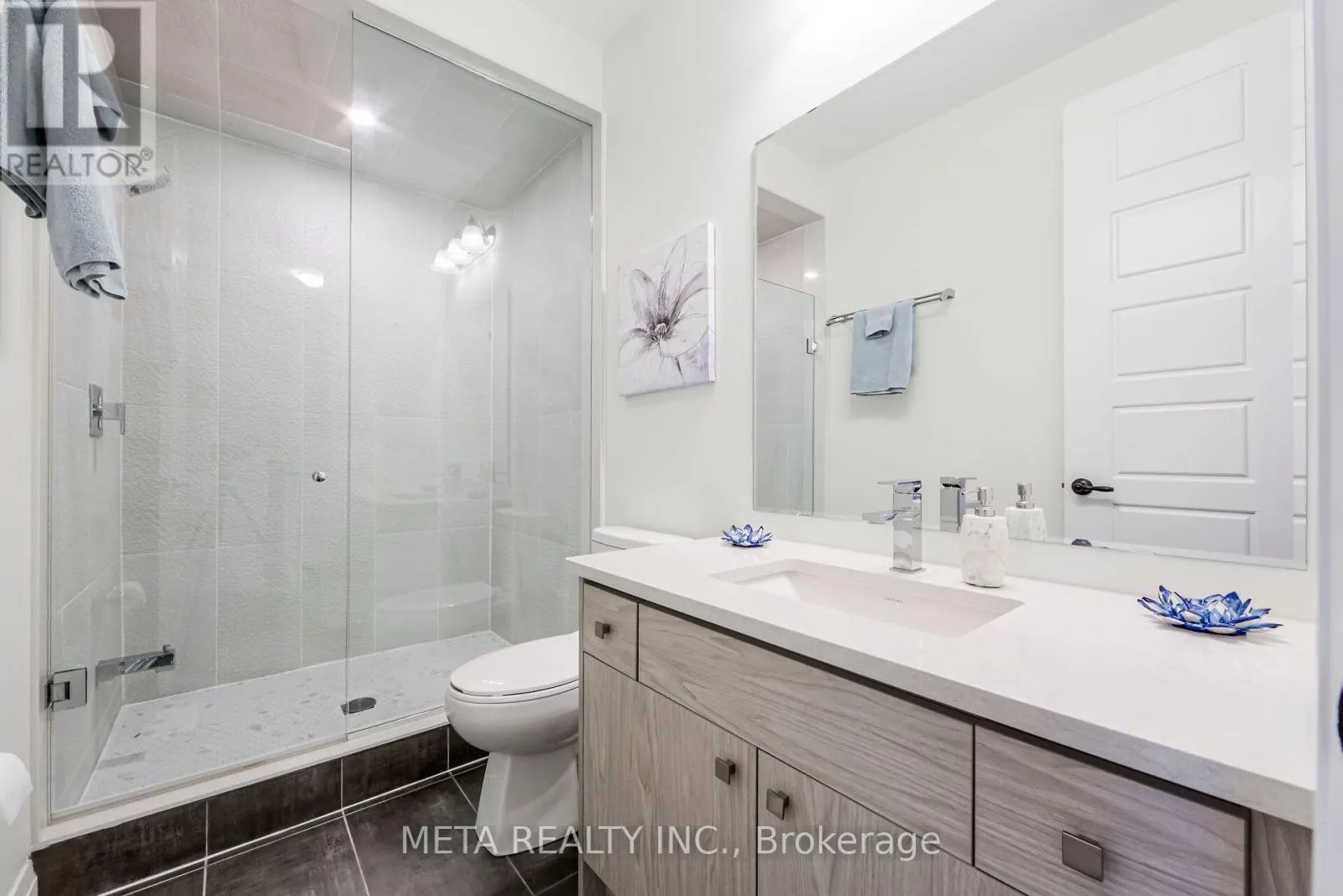 23 HOLLYHOCK COURT