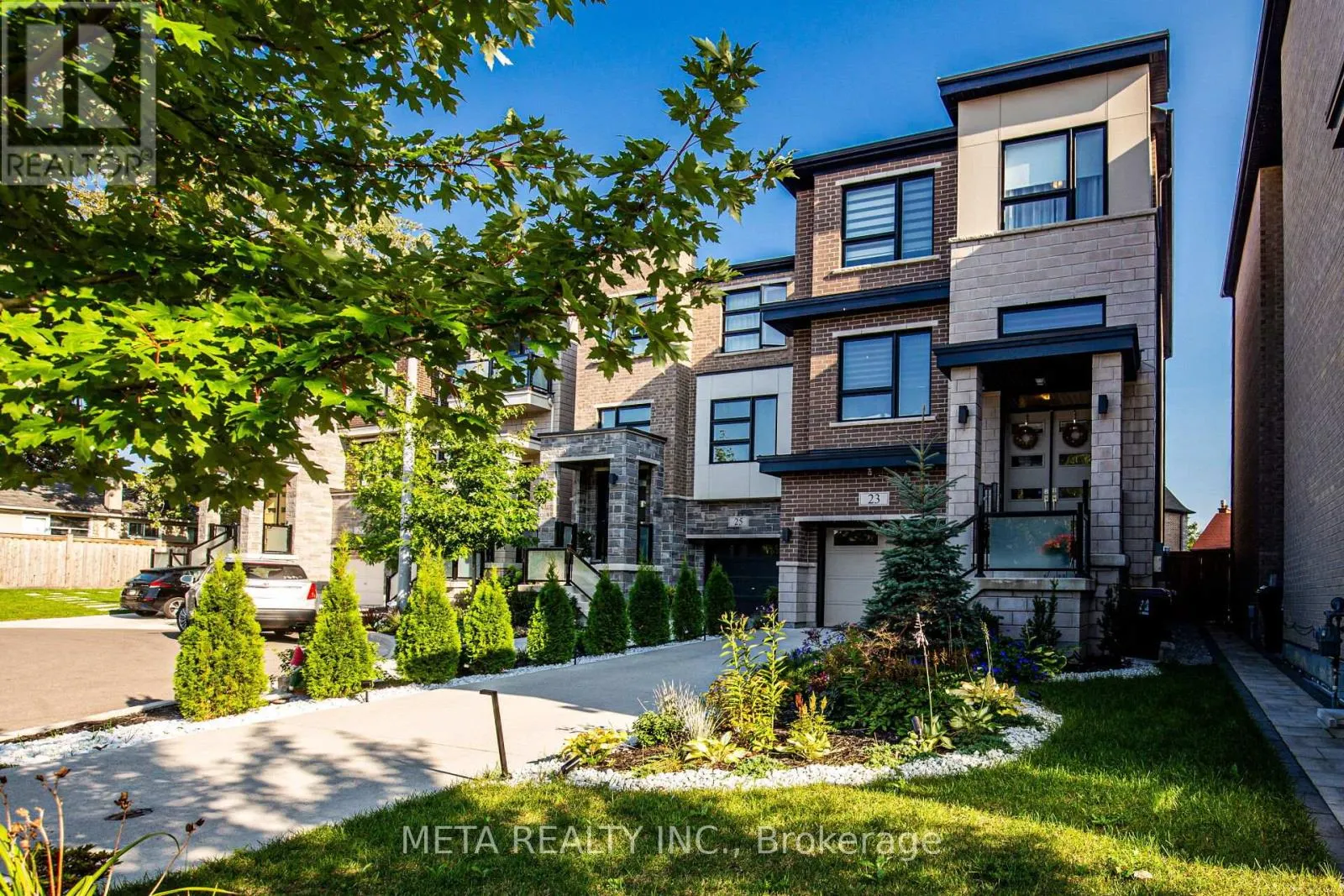 23 HOLLYHOCK COURT