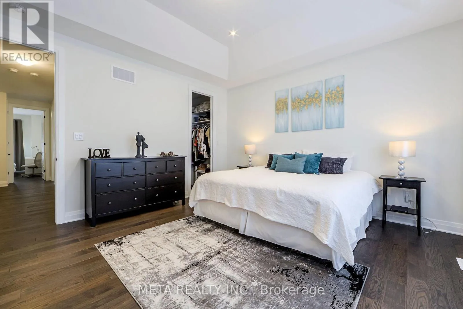 23 HOLLYHOCK COURT