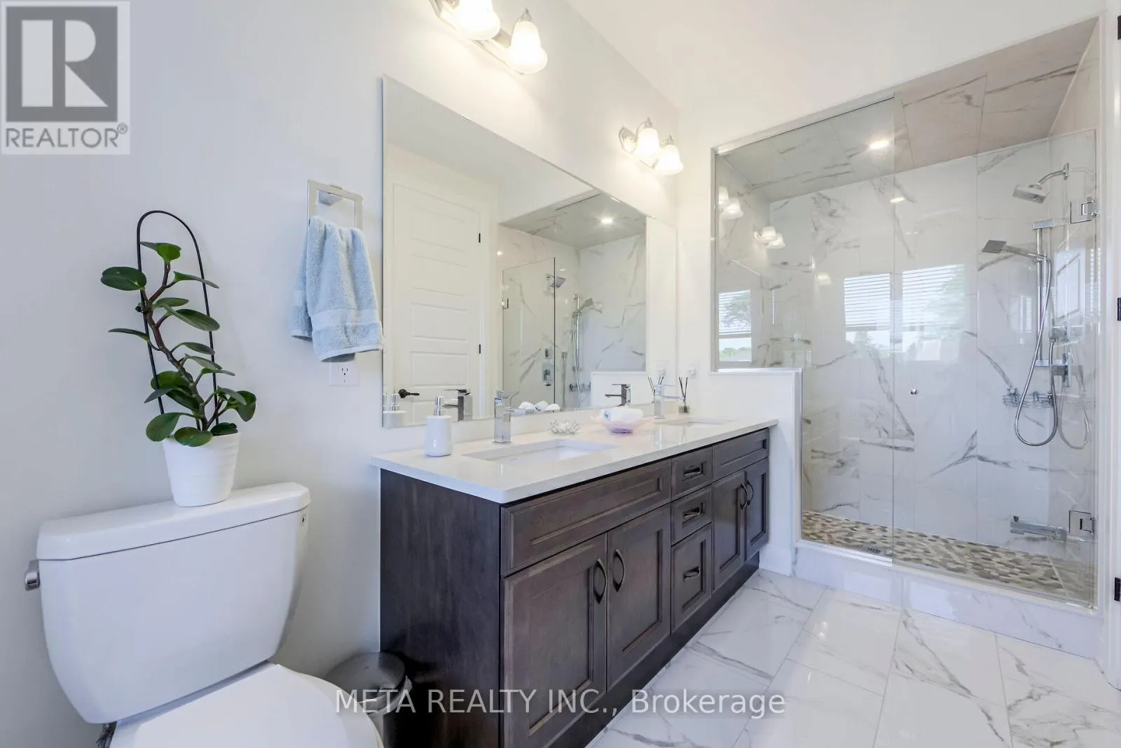 23 HOLLYHOCK COURT