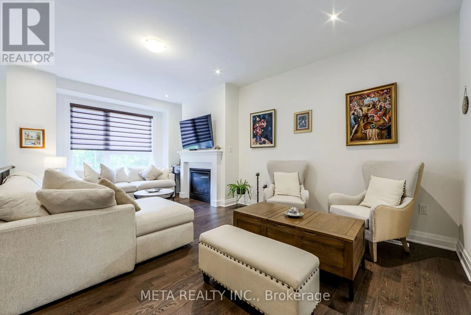 23 HOLLYHOCK COURT