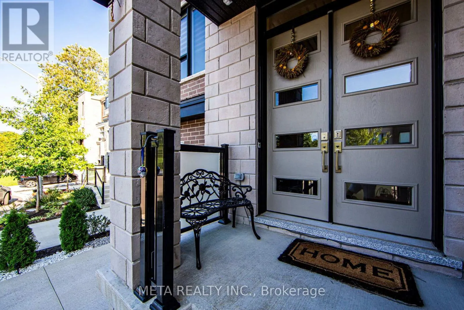 23 HOLLYHOCK COURT