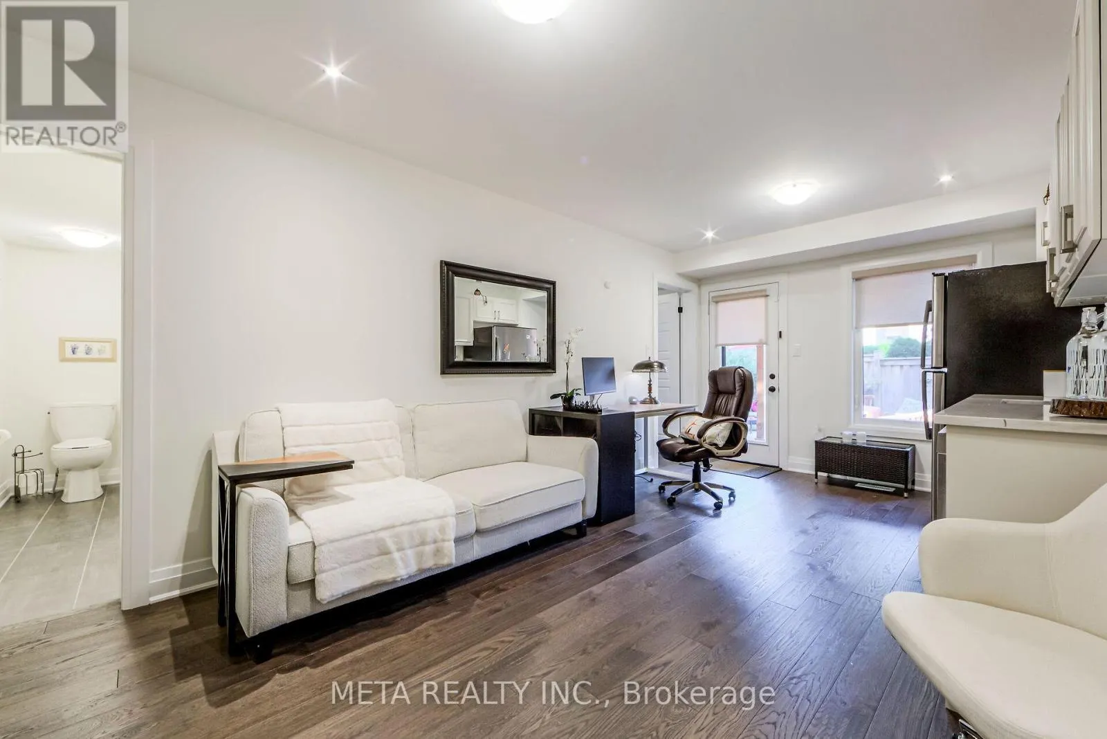 23 HOLLYHOCK COURT