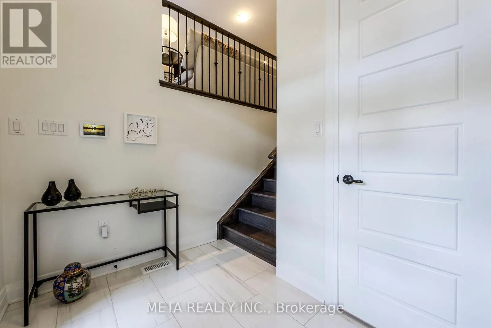 23 HOLLYHOCK COURT