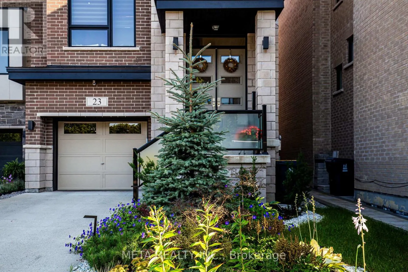 23 HOLLYHOCK COURT