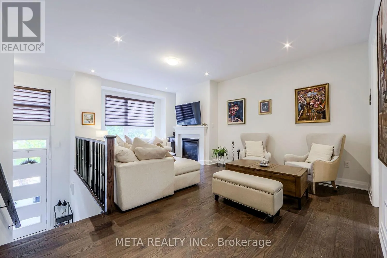 23 HOLLYHOCK COURT