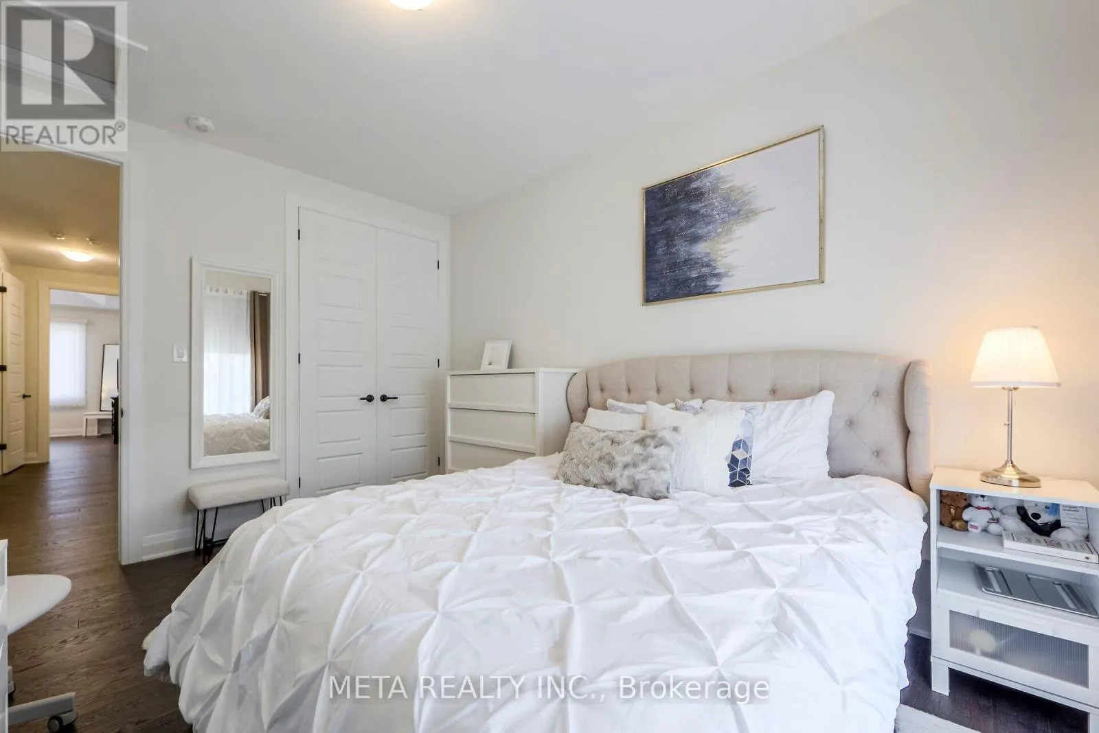 23 HOLLYHOCK COURT