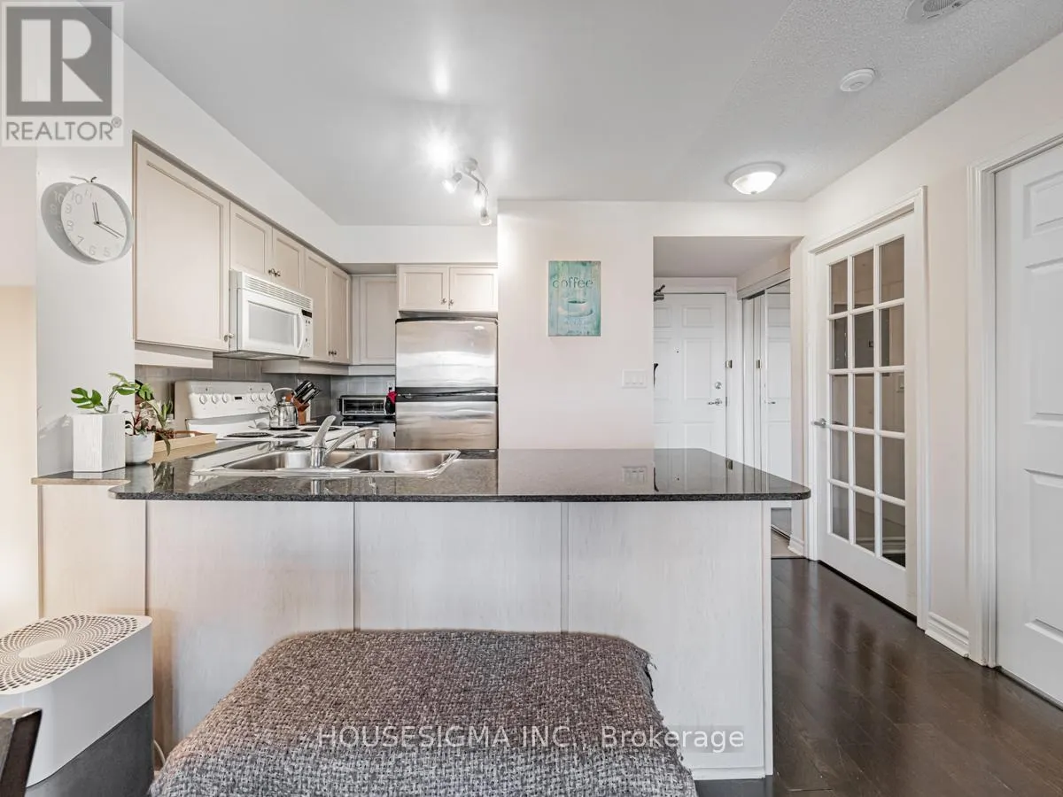 505 - 19 BARBERRY PLACE E